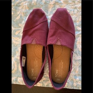Toms Slip On Shoe in Cranberry Size 8
